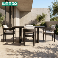 Ensemble de table et chaises de salle à manger d'extérieur en aluminium moderne de luxe, coussins imperméables en oléfine, ensemble de meubles de jardin pour hôtel, cour, villa