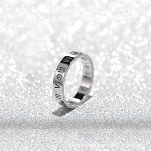 Anello in Acciaio al Titanio con Numeri Romani e Zirconi, per Uomo e Donna, Anelli con Diamanti Tagliati, Accessorio Resistente allo Sbiadimento - Product Image 1