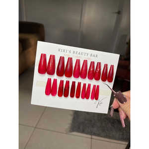 Ongles en gelée rouge pour la Saint-Valentin avec un design de paillettes en forme de cœur - 20 pièces - Product Image 1