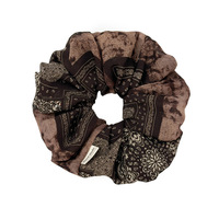 BELLEWORLD Nouveaux Chouchous Surdimensionnés 18 cm en Satin de Luxe à Imprimé Léopard avec Logo Personnalisé, Accessoires Cheveux Queue de Cheval Couronnée pour Femme