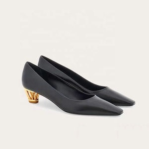 Zapatos de Tacón Bajo Grueso con Recortes Metálicos para Mujer, Estilo Oficina, Punta Cuadrada, Colores Sólidos, Diseños Personalizados - Product Image 6