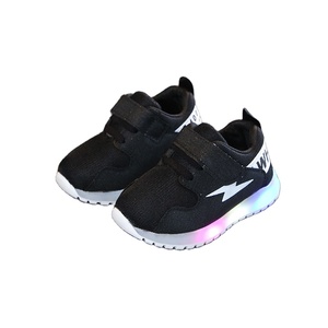 Nueva moda, precio muy barato, <span class=keywords><strong>zapatos</strong></span> deportivos con luz LED para niños, <span class=keywords><strong>zapatos</strong></span> LED informales para niños y niñas para exteriores - Product Image 1