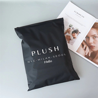 Sac refermable biodégradable avec logo personnalisé, sac refermable noir mat givré avec fermeture à glissière pour l'expédition de vêtements, emballage plastique PE