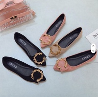 Chaussures plates pour femmes à bout pointu, nouvelle mode populaire, avec boucle métallique élégante, type mocassins