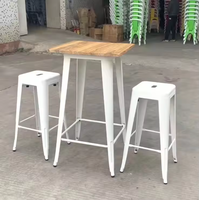 Meubles commerciaux bon marché fabriqués en usine de Foshan ensembles de table de bar carrés en métal industriel empilables dessus de table en bois
