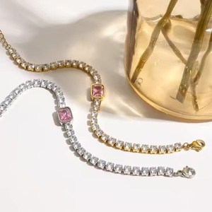 <span class=keywords><strong>Pulsera</strong></span> de circón cuadrada de moda para mujer Piedras Rosas y blancas de acero inoxidable chapadas en oro de 18 quilates - Product Image 2