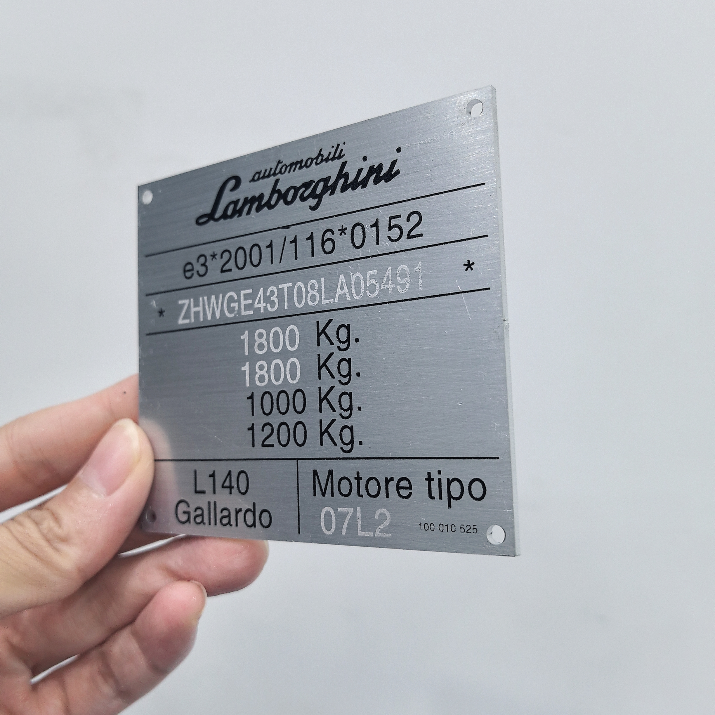 Custom Size Metal Plate Aluminium Tag Label With Hook Carved Gravure Printing Embossed For TV & Movie Character Machine Crafts
