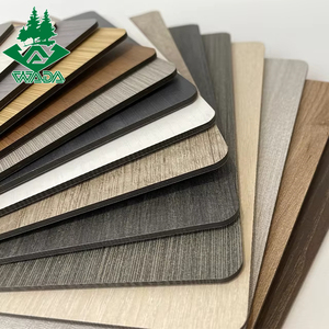 Panneau <span class=keywords><strong>de</strong></span> mélamine 18mm 4x8 E0 Grade Feuilles d'aggloméré modernes étanches à l'humidité - Product Image 1