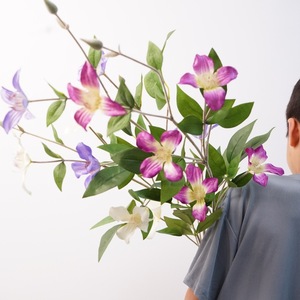 Fiori Artificiali Realistici in Seta Fatti a Mano con Foglie Verdi e Rami Lunghi e Sottili per Composizioni Floreali da Tavola - Product Image 2