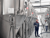 2000L 3000L 4000L 5000L 10000L 500 Hl Veste conique sous pression Fermenteur de bière artisanale Système d'équipement de fermentation à vendre