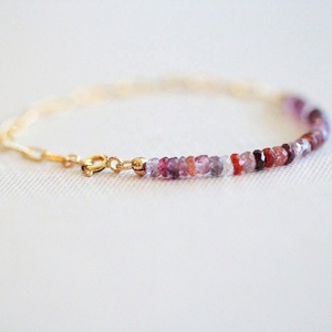 Bracelet en perles de pierres naturelles minimalistes, fait main, unique, non-ternissant, en or 18 carats, idéal pour la vente en gros - Product Image 6