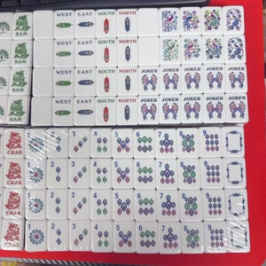 Nuevo juego completo de mahjong americano de acrílico con temática de pavo real morado, fotos reales, en stock, envío rápido. - Product Image 2
