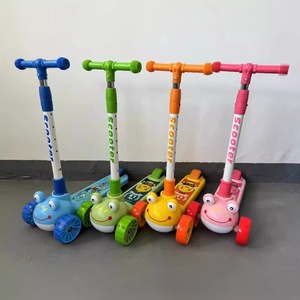 Un patinete popular para niños con altura ajustable, material plástico plegable y ensanchado, adecuado para todas las edades - Product Image 5