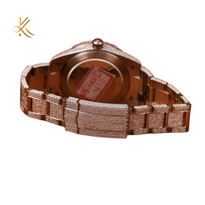 นาฬิกาเพชรโมอิสสีโรสโกลด์พร้อมหน้าปัดสีขาวและหินขัดที่เหมาะสำหรับการจับคู่กับชุดเดรสหรือลุคยามเย็น - Product Image 3