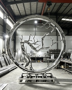 Escultura moderna <span class=keywords><strong>de</strong></span> anillo en acero inoxidable con acabado espejo, ideal <span class=keywords><strong>para</strong></span> espacios públicos como hoteles y centros comerciales. - Product Image 4