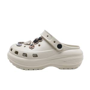 Sandales Crocs pour femmes à semelle épaisse, blanches, talon de 3 cm, moulées par injection, chaussures de plage et d'eau à bout fermé, pour l'été - Product Image 1