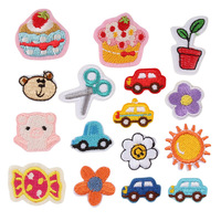 Patchs brodés thermocollants miniatures à motifs de voitures de dessins animés, fleurs, bonbons et gâteaux pour vêtements, sacs, chapeaux, porte-clés et projets de bricolage
