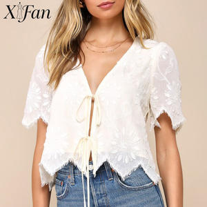 Novedad de Verano 2026: Blusa Corta Casual para Mujer con Bordado Floral, Escote en V Profundo, Cierre de Lazo y Dobladillo con Flecos - Product Image 1