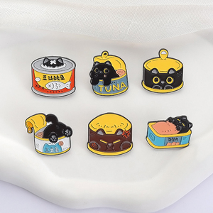 Dibujos animados negro ojos grandes gatos comida enlatada esmalte Pin atún almuerzo salmón enlatado broches solapa insignia joyería regalos para amigos - Product Image 3