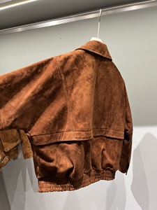 Giacca Corta da Donna <span class=keywords><strong>in</strong></span> Vera <span class=keywords><strong>Pelle</strong></span> Scamosciata <span class=keywords><strong>Marrone</strong></span> Cioccolato Stile Bomber - Product Image 5