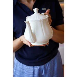 Tetera Decorativa Antigua Richard Ginori con Asa, Jarra para Servir Bebidas, para Regalos, Restaurantes y Hoteles - Product Image 1