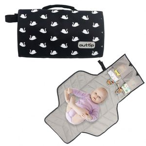 Échantillon gratuit : Tapis à langer portable et imperméable pour bébé, station de change avec coussin de tête Toolik - Product Image 6