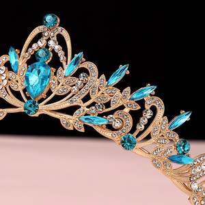 La robe de mariée de la mariée et la couronne de fête d'anniversaire en alliage noir haut de gamme bandeau les élégants diadèmes européens et américains