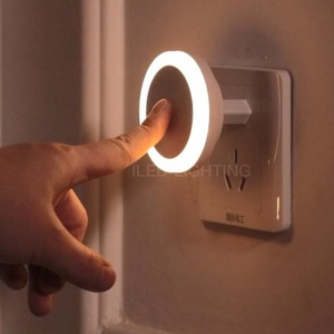 Luz Nocturna LED Redonda con Sensor de Luz, Fácil de Instalar, Enchufe Estadounidense, Europeo y Británico, para Dormitorio - Product Image 2