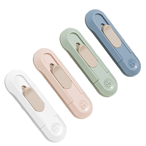 Mini Cuchillo Multiusos Portátil con Mango de Plástico y Hoja Retráctil de Acero Inoxidable, Herramienta Manual para Desmontaje y Apertura de Paquetes, con Sistema de Rebote de Seguridad - Product Image 1