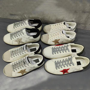 В наличии: кроссовки унисекс в стиле корейской моды, искусственная кожа, подкладка из натуральной кожи, эффект потертости, белые, повседневные, парные - Product Image 4