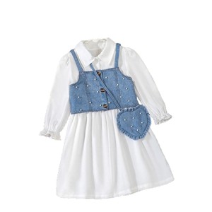 Conjunto de Vestido de Mezclilla para Niñas, Vestido Blanco de Manga Larga con Detalle de Perlas y Bolso Bandolera para un Look Diario Adorable - Product Image 1