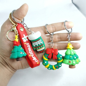 Llavero de PVC suave 3D personalizado con diseño de árbol de Navidad, colgante para bolso, accesorio para llavero de coche - Product Image 2