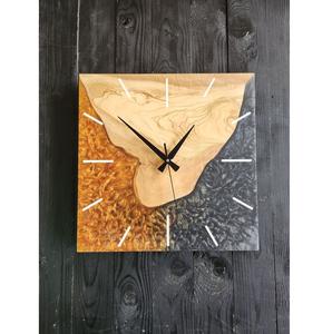 Reloj de Pared Artístico de Resina y Madera, Hecho a Mano, Duradero, Elegante, Funcional, Estilizado y Decorativo, Perfecto para Sala de Estar o Dormitorio - Product Image 1