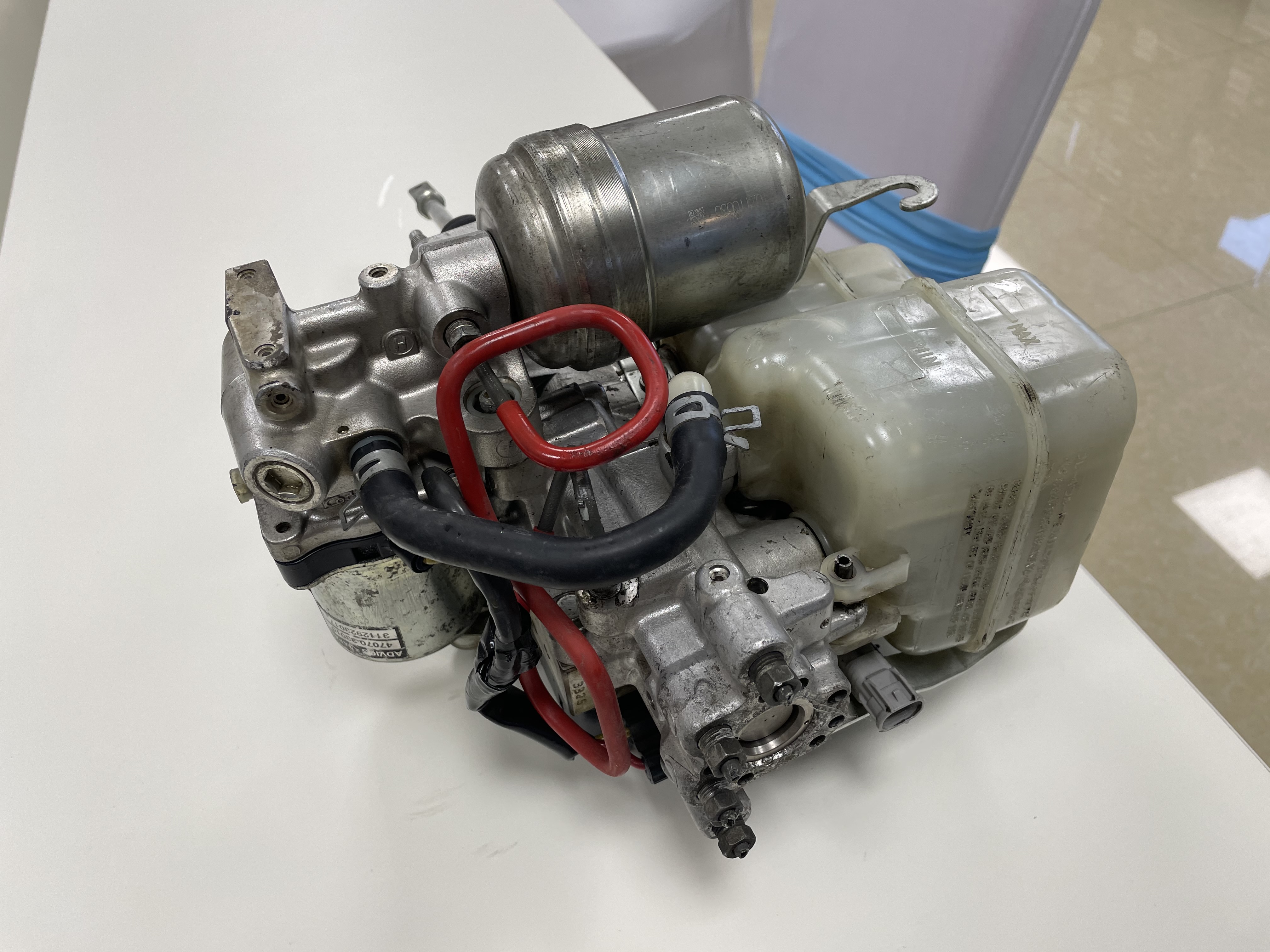 Genuine Auto Parts ABS Pump Assembly 8954160061 for Toyota