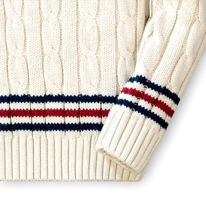 Pull en maille torsadée crème pour homme, col en V, bordure rayée, collection automne 2027 - Product Image 3