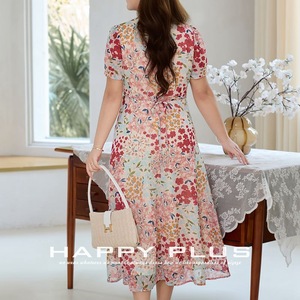 แฮปปี้ พลัสชุดเดรสแขนสั้นคอวีพิมพ์ลายดอกไม้สำหรับผู้หญิงขนาดบวกชุดลำลองสำหรับใส่ทุกวันชุดเดรสมิดิลายสีชมพู - Product Image 4