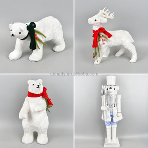 Figurine en peluche Ours polaire de Noël, faite à la main, écologique, ornement de table, décoration pour fêtes de fin d'année et centres commerciaux - Product Image 6