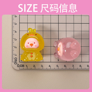 Ornements en résine de cochon rouge vif phosphorescents, accessoires de bijoux DIY de style dessin animé pour voiture et sacs surprises - Product Image 2