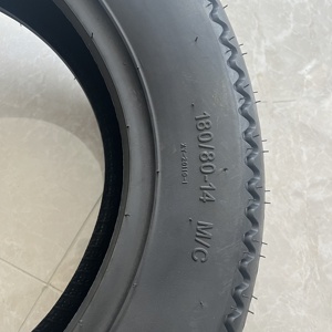 Neumáticos <span class=keywords><strong>de</strong></span> Motocicleta con Diseño <span class=keywords><strong>de</strong></span> <span class=keywords><strong>Dientes</strong></span> <span class=keywords><strong>de</strong></span> <span class=keywords><strong>Sierra</strong></span> 180/80-14 - Product Image 3
