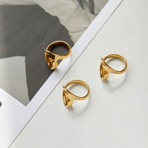 Anillo Hipoalergénico, Resistente al Deslustre y al Agua, Diseño de Anillo de Acero Inoxidable, Chapado en Oro de 14k y 18k, Anillo de Compromiso para Mujer - Product Image 1