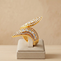 Bague de luxe double feuille en acier plaqué or 18 carats, pavée de zircone cubique, pour femme, bijou de mode pour cocktail et soirée