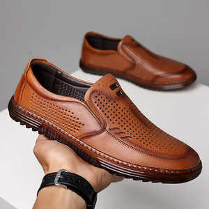 รองเท้าโลฟเฟอร์แบบสวมผู้ชาย น้ำหนักเบา ระบายอากาศได้ดี รองเท้าหนังลำลองสำหรับฤดูร้อน รองเท้าขับรถสีดำ พื้นนุ่ม สไตล์วัยกลางคน - Product Image 2