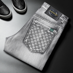 <span class=keywords><strong>Jeans</strong></span> morbidi e sottili europei di fascia alta da uomo alla moda elasticizzati larghi <span class=keywords><strong>grigio</strong></span> <span class=keywords><strong>chiaro</strong></span> pantaloni Casual di personalizzazione della fabbrica - Product Image 2