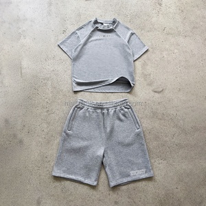 Ensemble de jogging deux pièces personnalisé pour homme : short et t-shirt, survêtement uni vierge 100 % coton - Product Image 1