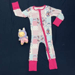 Versandfertige Bambus-Pyjamas für Mädchen in Großpackung Mystery Box Kinder Zufällige Stile Charakter-Print Strampler Baby Bambus Reißverschluss Blind Box - Product Image 4