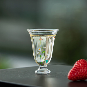 Verre à pied haut en borosilicate à motif marguerite, thème printemps, pour thé, eau, vin, usage individuel ou pour les fêtes - Product Image 1