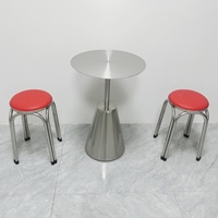 Table de salle à manger extérieure ronde compacte en acier inoxydable, style industriel moderne et épuré, 4 places, pour café et mobilier de salle à manger