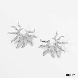 กำไลข้อมือสแตนเลสแบบกว้างลายต้นไม้สีทองกำไลกลวงแฟชั่น - Product Image 6