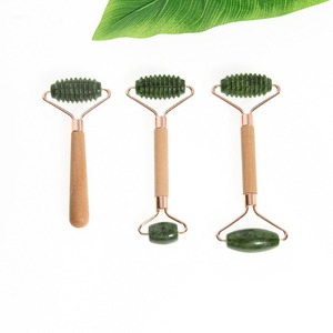 Rouleau facial à manche en bois portable pour femmes avec rail de massage unique vert foncé pour un usage domestique et un salon de beauté de bain de vacances - Product Image 3
