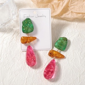 Boucles d'oreilles de mode d'épissage géométrique irrégulier en résine colorée rétro exagérée - Product Image 3